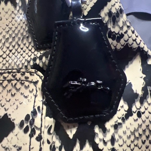 🔥LONGCHAMP patented leather Boston bag 🔥 - Picture 11 of 11